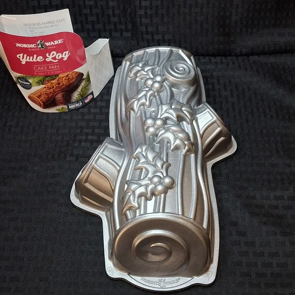 Nordic Ware Christmas Yule Log/Buche de Noel Cake Pan NEW!